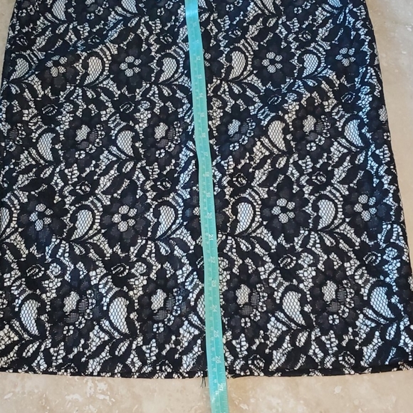 New Gorgeous lace pencil skirt, size 4 - Picture 7 of 7